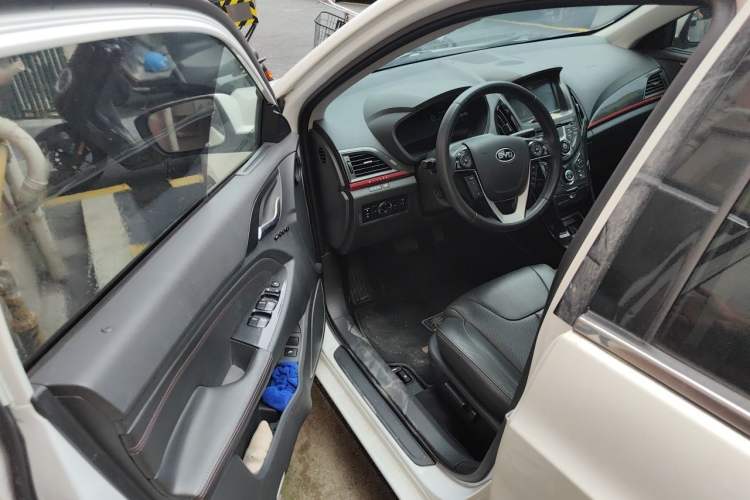 Used BYD Qin New Energy 2014 1.5T Cool Black Knight Flagship Model Driver Seat