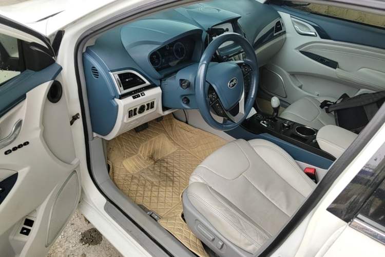 Used BYD Qin New Energy 2014 1.5T Flagship Model Driver Seat