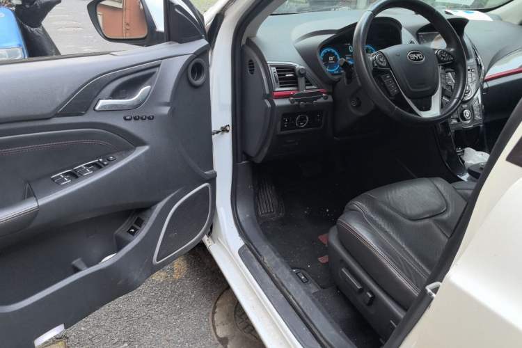 Used BYD Qin New Energy 2014 1.5T Cool Black Knight Flagship Model Driver Seat