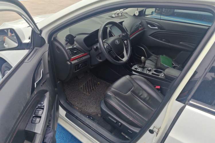 Used BYD Qin New Energy 2014 1.5T Flagship Model Driver Seat