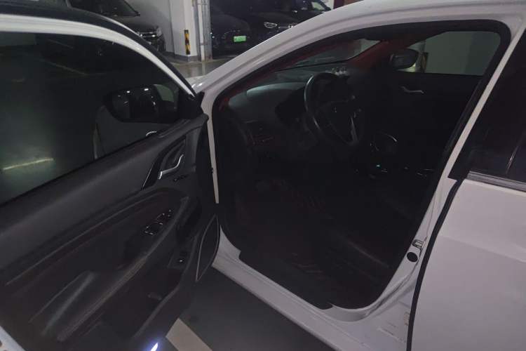 Used BYD Qin New Energy 2014 1.5T Cool Black Knight Flagship Model Driver Seat