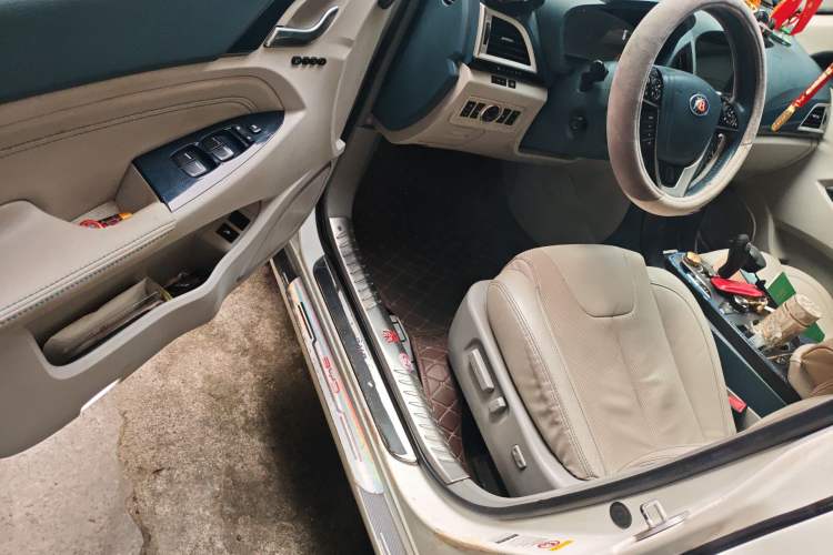 Used BYD Qin New Energy 2014 1.5T Flagship Model Driver Seat
