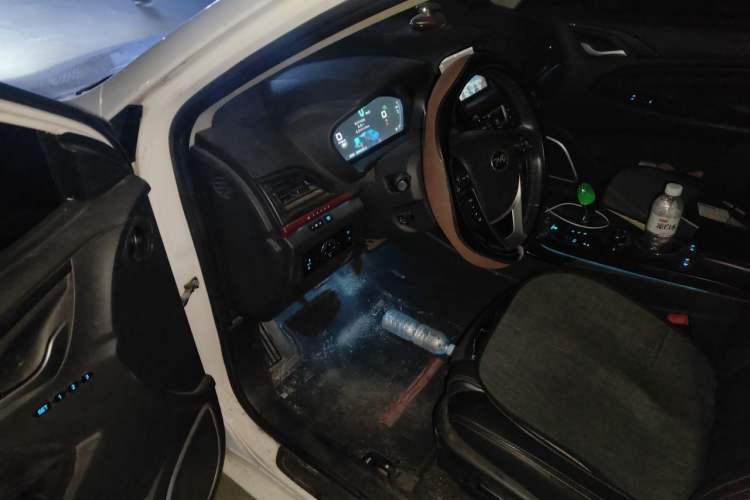 Used BYD Qin New Energy 2014 1.5T Flagship Model Driver Seat