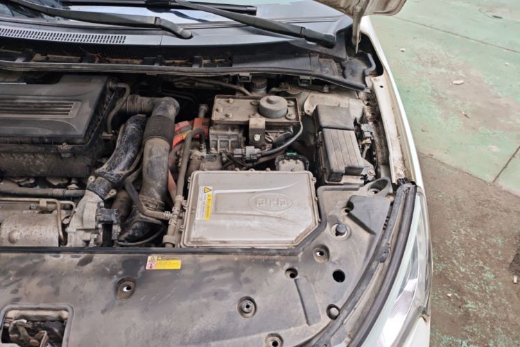 Used BYD Qin New Energy 2014 1.5T Flagship Model Engine Bay Left