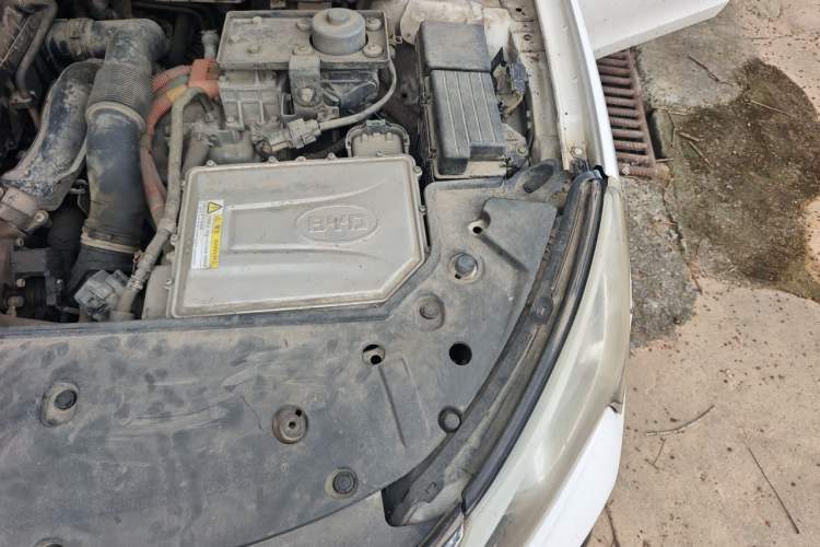 Used BYD Qin New Energy 2014 1.5T Flagship Model Engine Bay Left