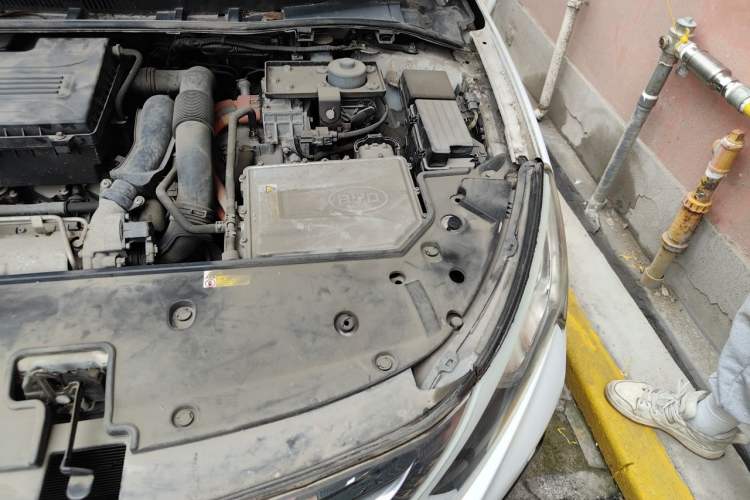 Used BYD Qin New Energy 2014 1.5T Cool Black Knight Flagship Model Engine Bay Left