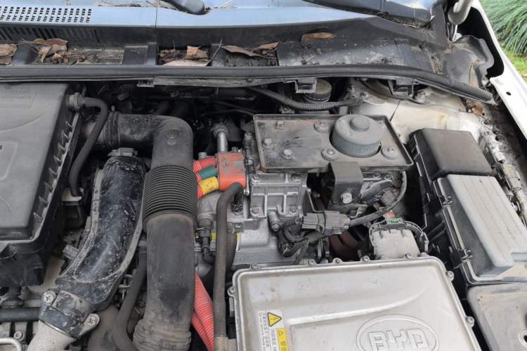 Used BYD Qin New Energy 2014 1.5T Cool Black Knight Flagship Model Engine Bay Left
