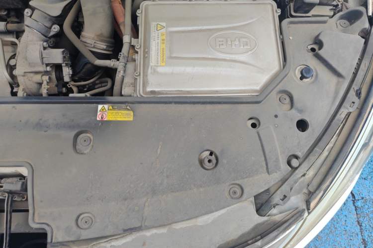 Used BYD Qin New Energy 2014 1.5T Flagship Model Engine Bay Left
