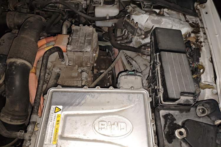 Used BYD Qin New Energy 2014 1.5T Flagship Model Engine Bay Left