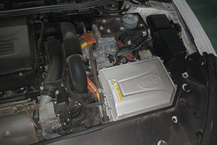 Used BYD Qin New Energy 2014 1.5T Cool Black Knight Flagship Model Engine Bay Left