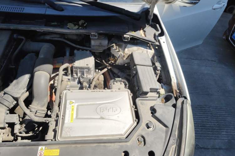 Used BYD Qin New Energy 2014 1.5T Flagship Model Engine Bay Left