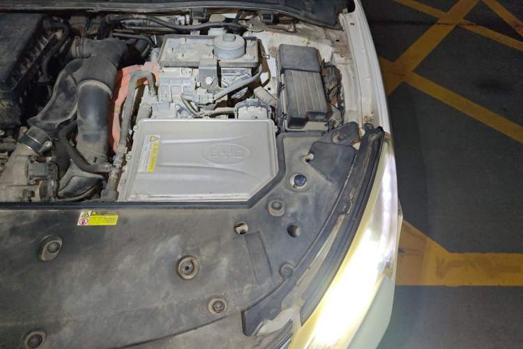 Used BYD Qin New Energy 2014 1.5T Flagship Model Engine Bay Left