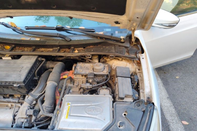Used BYD Qin New Energy 2014 1.5T Flagship Model Engine Bay Left