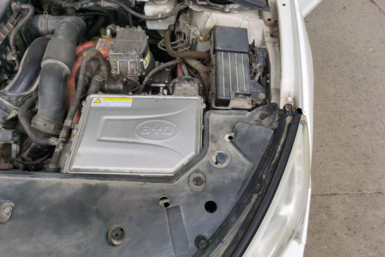 Used BYD Qin New Energy 2014 1.5T Flagship Model Engine Bay Left