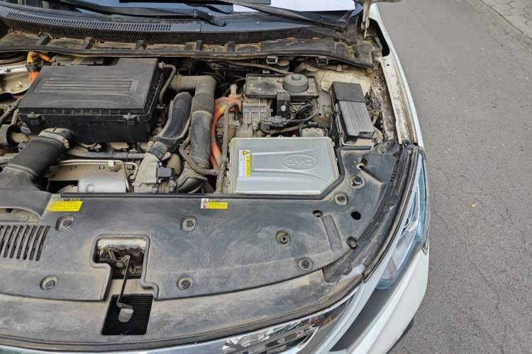 Used BYD Qin New Energy 2014 1.5T Flagship Model Engine Bay Left