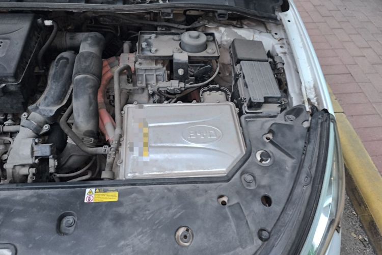 Used BYD Qin New Energy 2014 1.5T Flagship Model Engine Bay Left