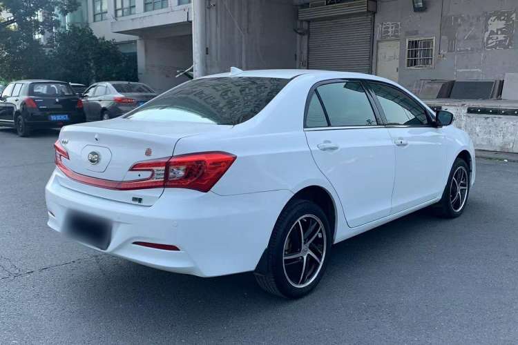 Used BYD Qin New Energy 2014 1.5T Cool Black Knight Flagship Model Exterior 4