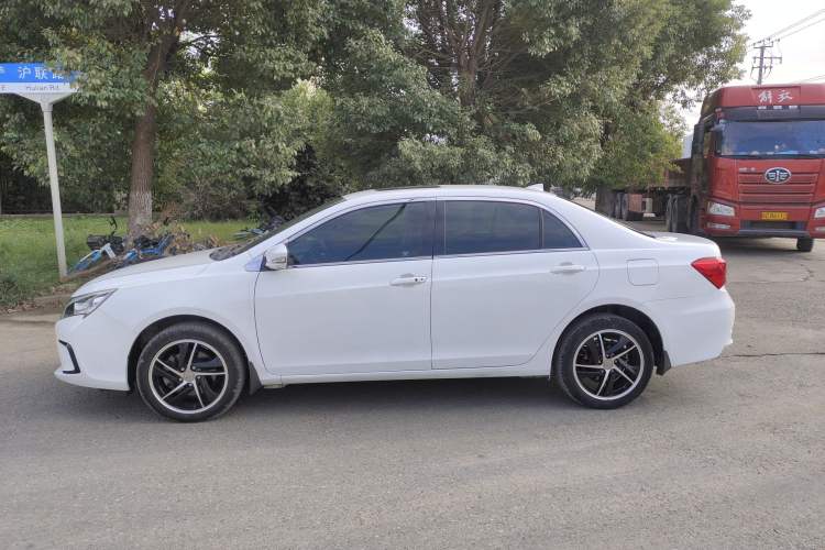 Used BYD Qin New Energy 2014 1.5T Cool Black Knight Flagship Model Exterior 5