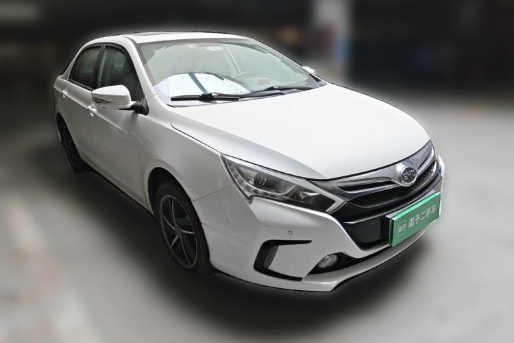 Used BYD Qin New Energy 2014 1.5T Flagship Model Front Right 45 Deg