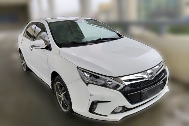 Used BYD Qin New Energy 2014 1.5T Flagship Model Front Right 45 Deg