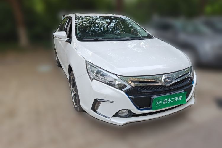 Used BYD Qin New Energy 2014 1.5T Flagship Model Front Right 45 Deg