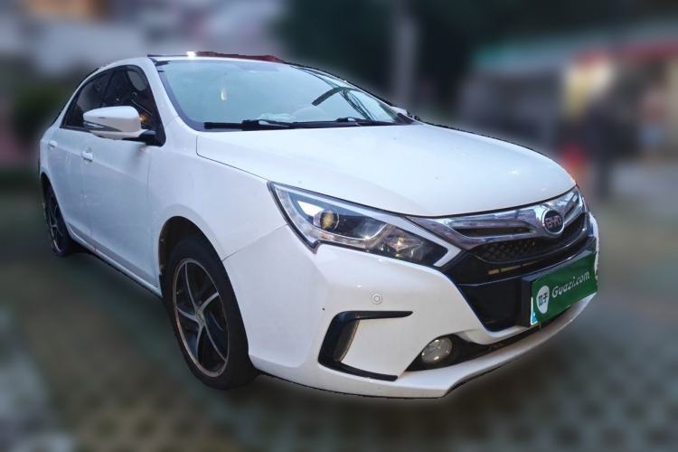 Used BYD Qin New Energy 2014 1.5T Flagship Model Front Right 45 Deg