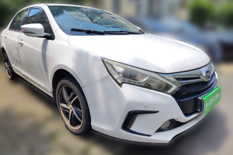 Used BYD Qin New Energy 2014 1.5T Flagship Model Front Right 45 Deg