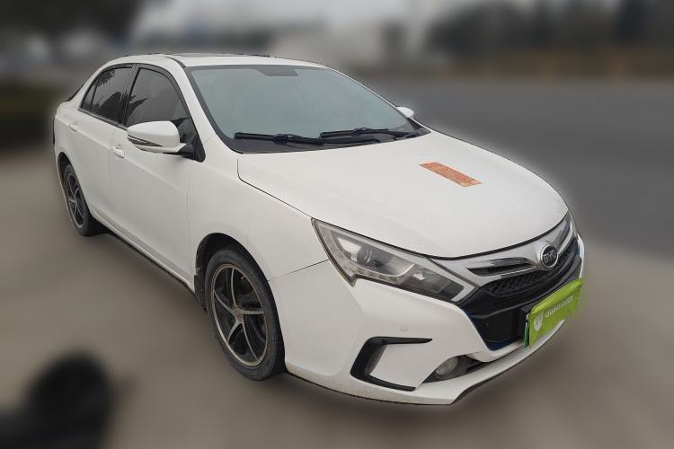 Used BYD Qin New Energy 2014 1.5T Flagship Model Front Right 45 Deg