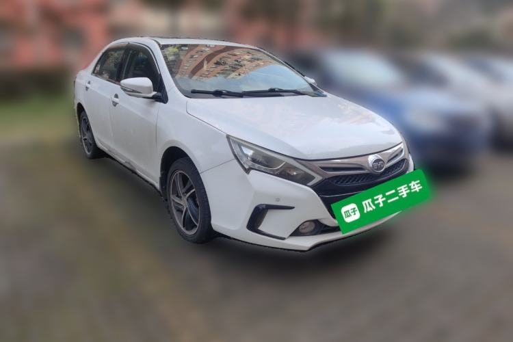 Used BYD Qin New Energy 2014 1.5T Flagship Model Front Right 45 Deg