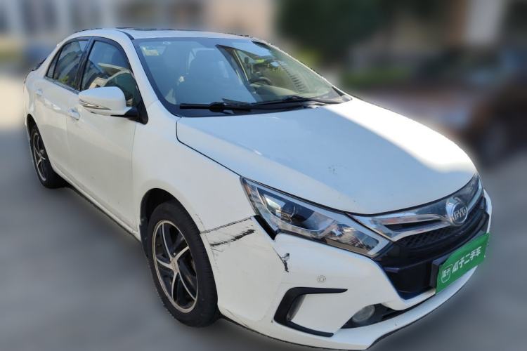 Used BYD Qin New Energy 2014 1.5T Flagship Model Front Right 45 Deg