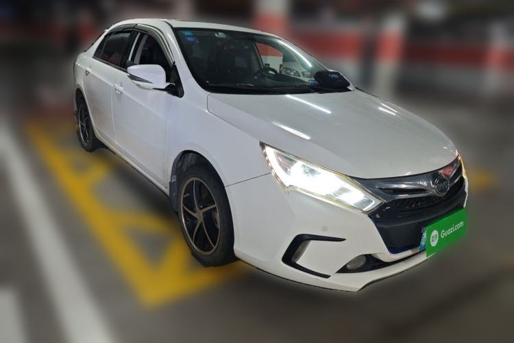 Used BYD Qin New Energy 2014 1.5T Flagship Model Front Right 45 Deg