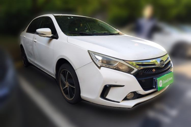 Used BYD Qin New Energy 2014 1.5T Flagship Model Front Right 45 Deg