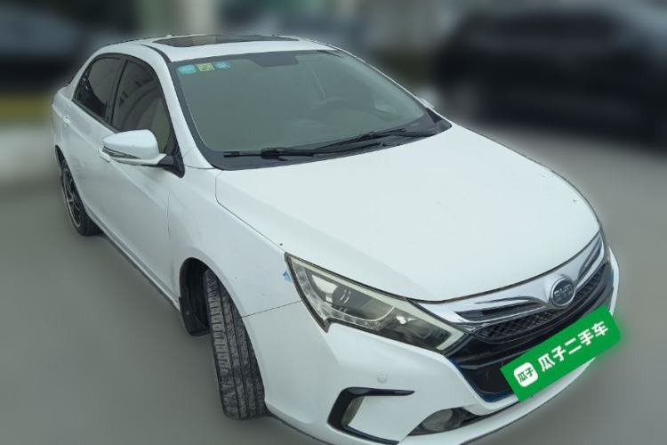 Used BYD Qin New Energy 2014 1.5T Flagship Model Front Right 45 Deg