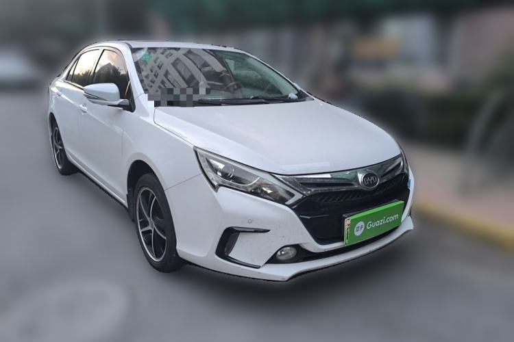Used BYD Qin New Energy 2014 1.5T Flagship Model Front Right 45 Deg