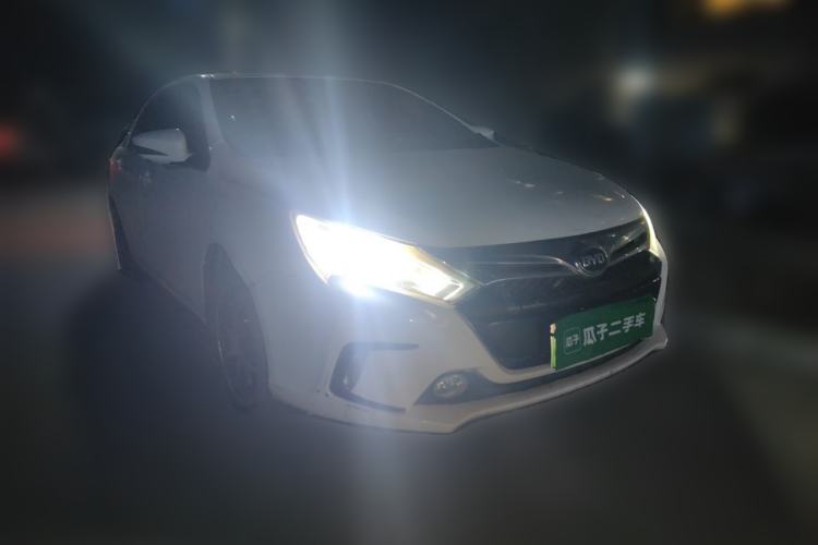 Used BYD Qin New Energy 2014 1.5T Flagship Model Front Right 45 Deg