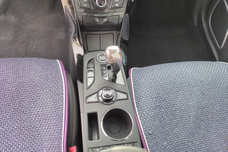Used BYD Qin New Energy 2014 1.5T Cool Black Knight Flagship Model Gear Lever