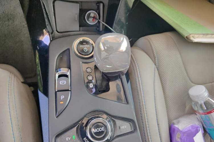 Used BYD Qin New Energy 2014 1.5T Flagship Model Gear Lever
