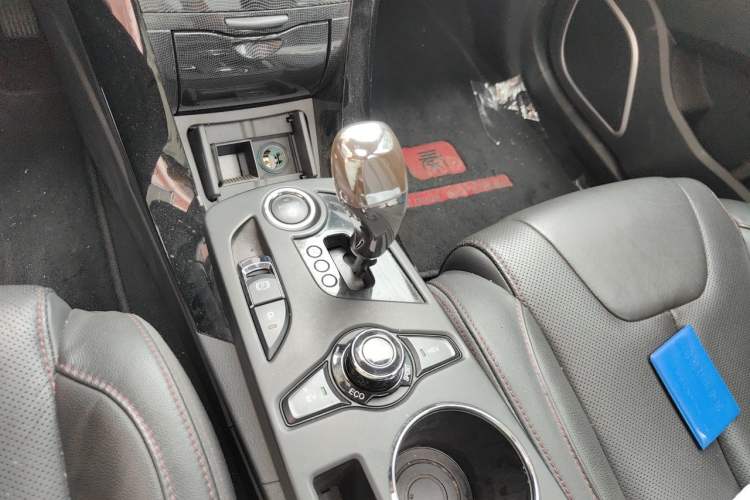 Used BYD Qin New Energy 2014 1.5T Cool Black Knight Flagship Model Gear Lever