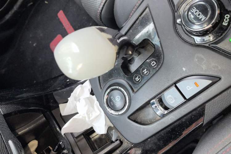 Used BYD Qin New Energy 2014 1.5T Cool Black Knight Flagship Model Gear Lever