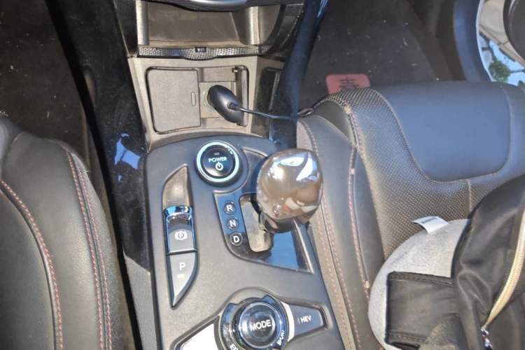 Used BYD Qin New Energy 2014 1.5T Flagship Model Gear Lever