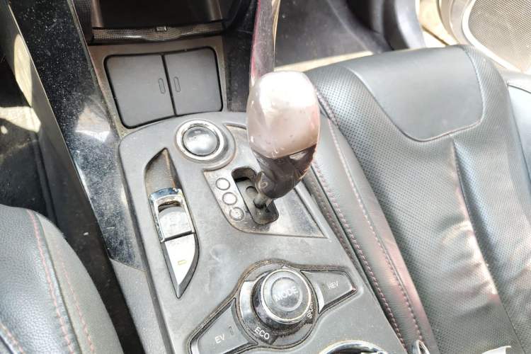 Used BYD Qin New Energy 2014 1.5T Flagship Model Gear Lever