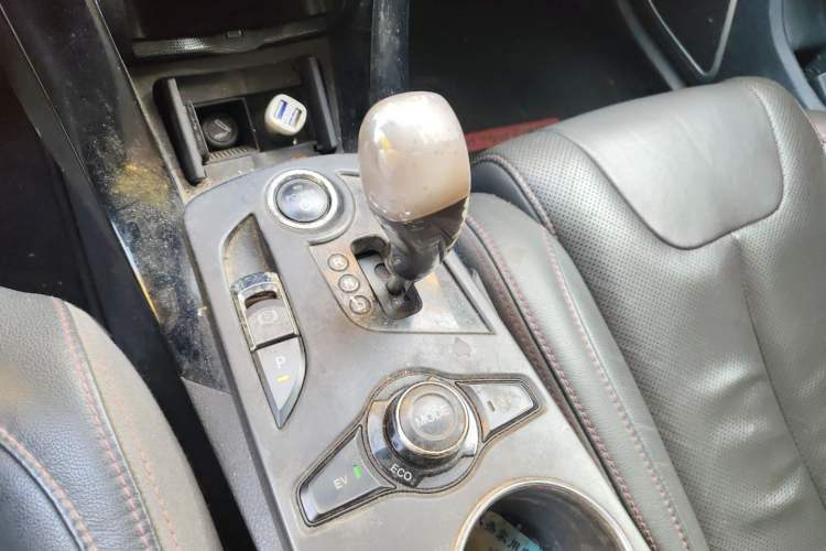Used BYD Qin New Energy 2014 1.5T Flagship Model Gear Lever