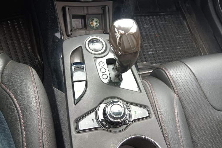 Used BYD Qin New Energy 2014 1.5T Flagship Model Gear Lever