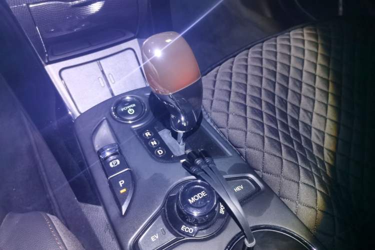 Used BYD Qin New Energy 2014 1.5T Flagship Model Gear Lever