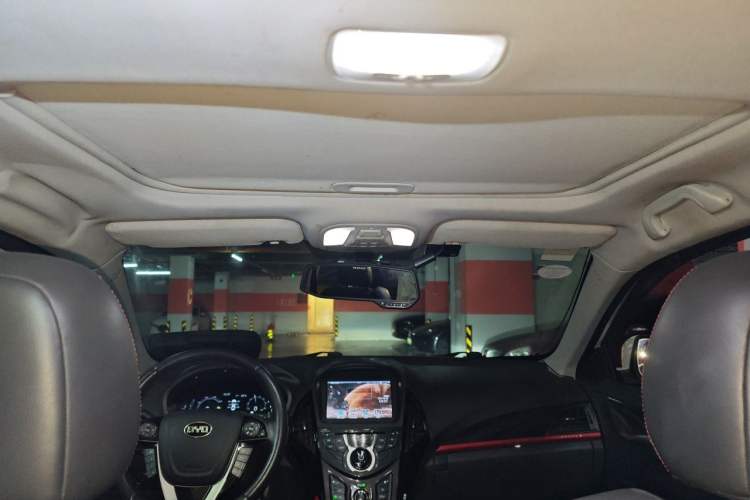 Used BYD Qin New Energy 2014 1.5T Flagship Model Headliner