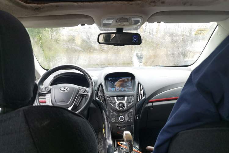 Used BYD Qin New Energy 2014 1.5T Flagship Model Headliner
