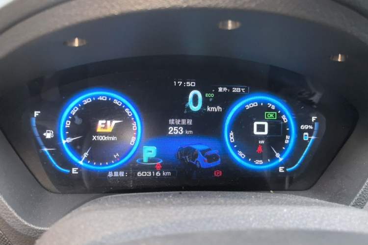 Used BYD Qin New Energy 2014 1.5T Cool Black Knight Flagship Model Instrument Cluster