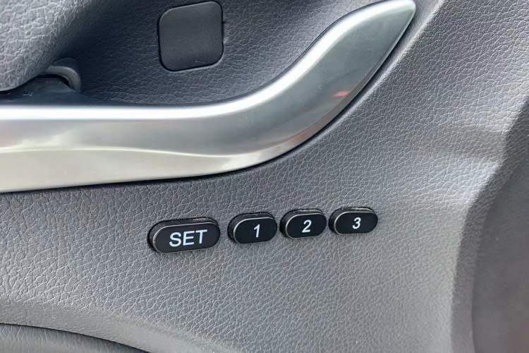 Used BYD Qin New Energy 2014 1.5T Cool Black Knight Flagship Model Interior 2