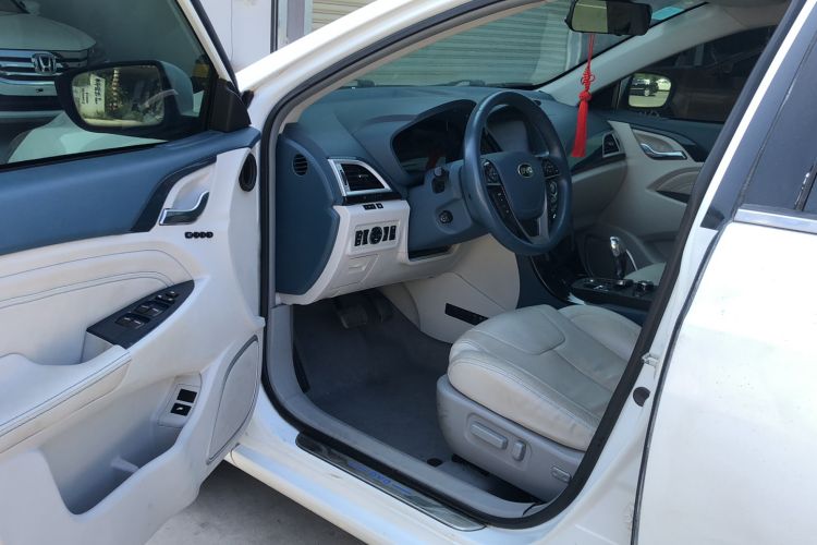 Used BYD Qin New Energy 2014 1.5T Flagship Model Interior 2