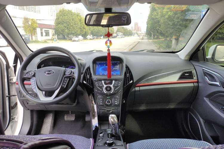 Used BYD Qin New Energy 2014 1.5T Cool Black Knight Flagship Model Interior 3